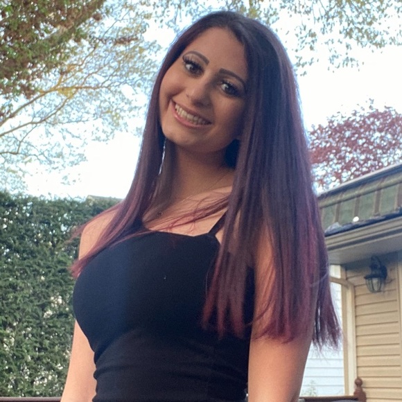 Meet your Posher, Julia - Picture 1 of 1